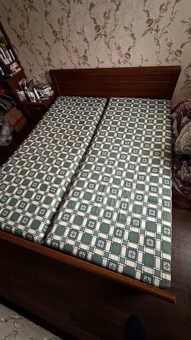 Продам двуспальную кровать