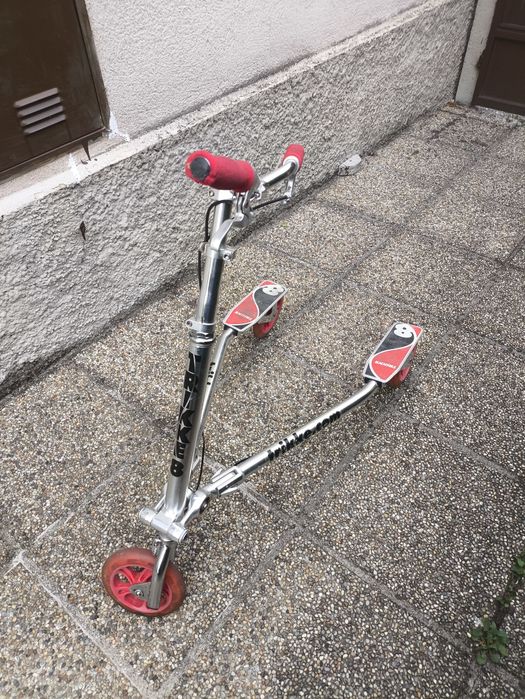 Trotineta trei roti.