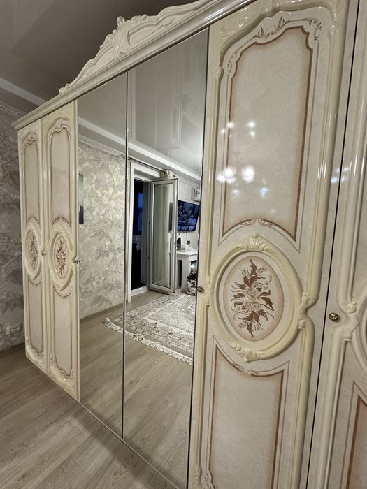 Продам шкаф 6-дверный