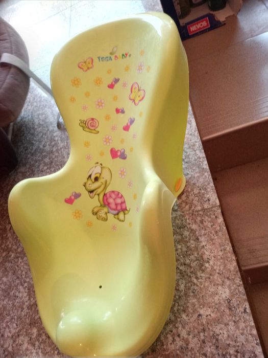 Столче за хранене , столче за кола и стойка за къпане