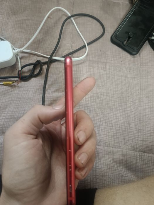 Продам Айфон SE 2го покаления