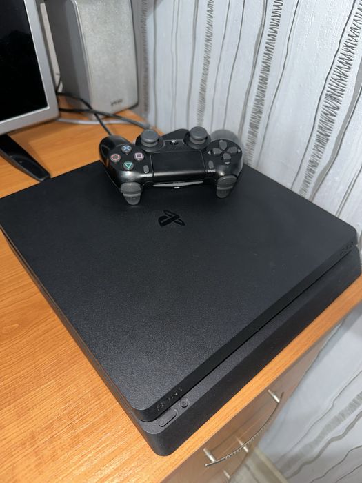 PS4 Slim 872GB+ 6 игри – отлично състояние