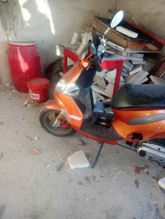 Скутер Generic 2013г. Пали и върви без проблем без документи