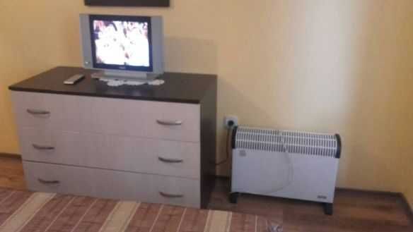 Дава се под наем Двустаен апартамент в Бургас, Център - 40 кв.м за 114.75 € - Снимка #3