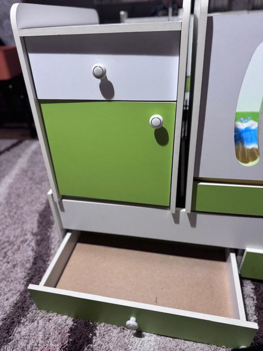 Продам детский кроват с тумбочкой