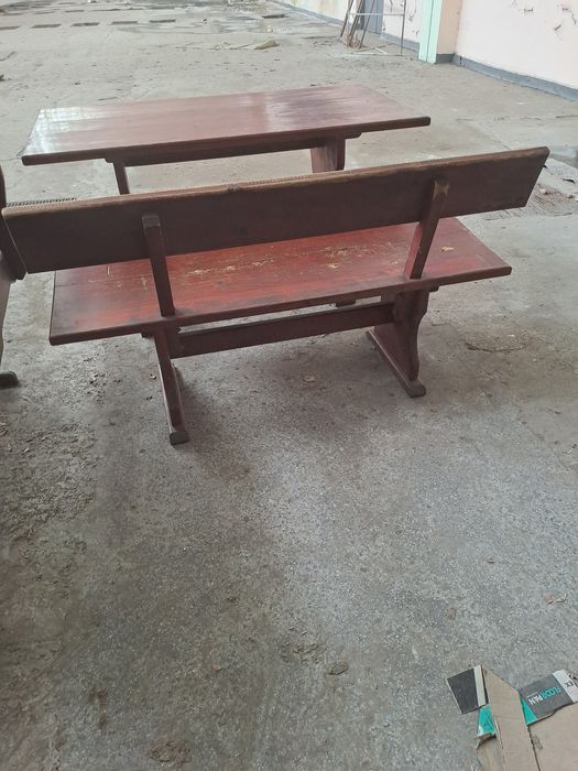 Продавам дървени маси с пейки тип Бавария