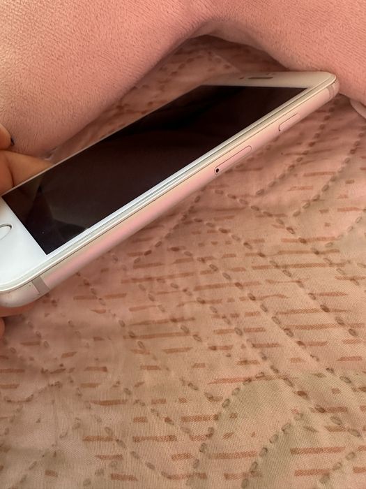 Продавам Iphone 7 НОВ