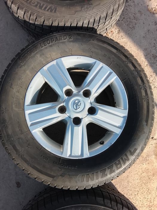 Шины зимние липучки Roadstone Корея, Диски R18 Toyota в оригинале я ди