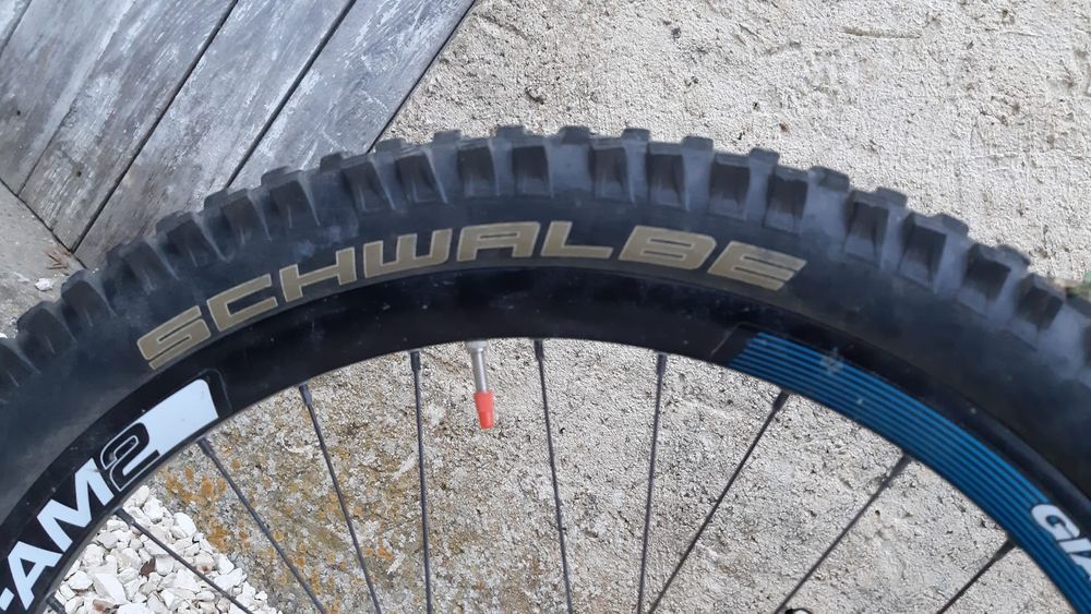 Vând giant glory 2 downhill