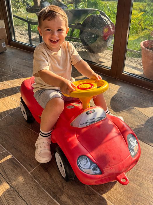 Masinuta copii tip ride on, foarte stabila si rezistenta