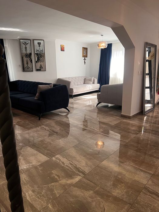Casa modernă de vanzare