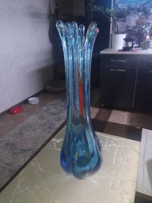 Вазы цветного стекла