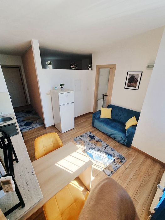 Proprietar inchiriez apartament cu o camera si living plus bucatarie