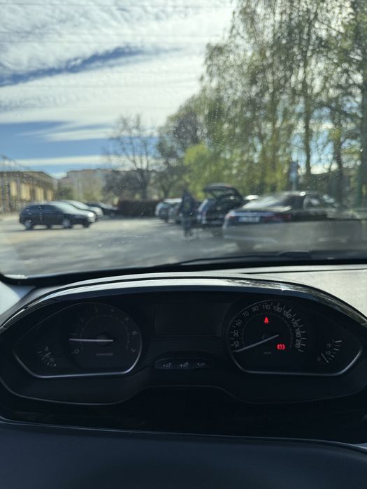 Peugeot 208 1.2 benzină