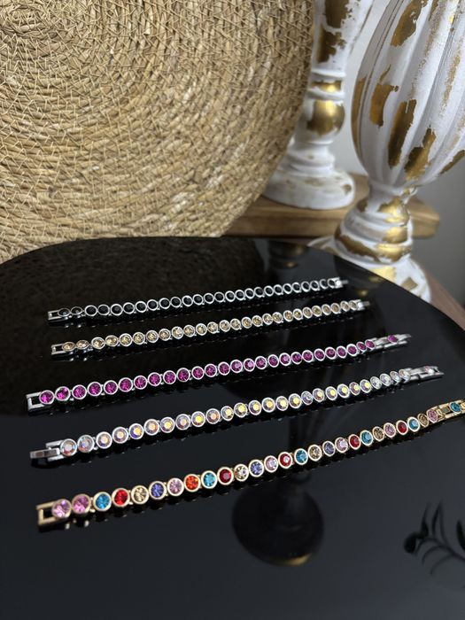 Браслет с камнями “Swarovski”.