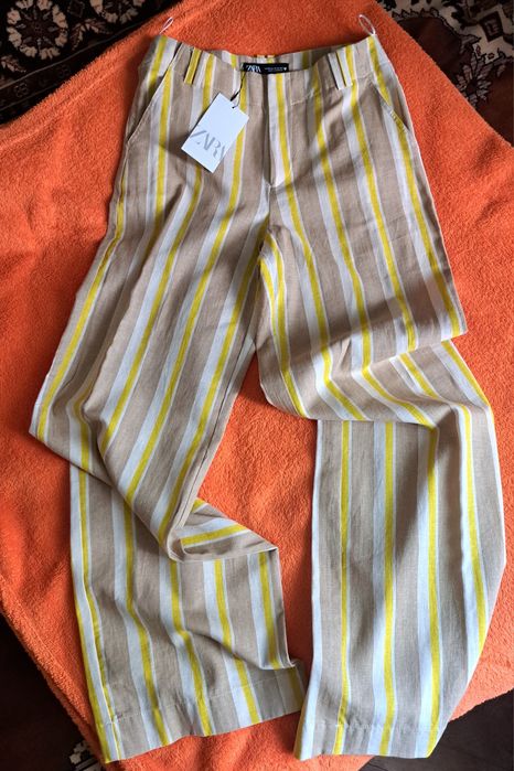 Zara: Pantaloni noi de in cu dungi, stil blugi
