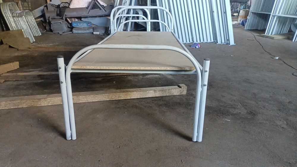 Металлический крават