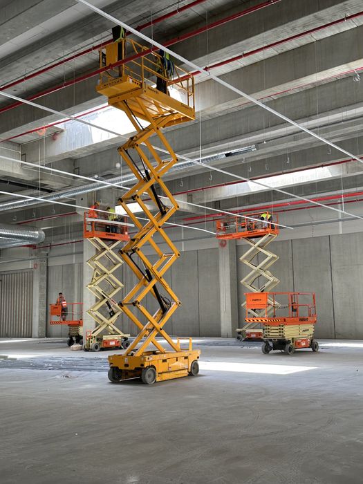 Închiriez Nacela tip Foarfeca