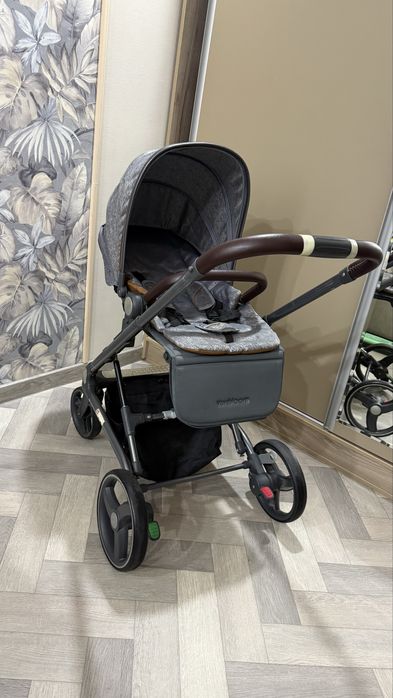 Красивая,легкая коляска