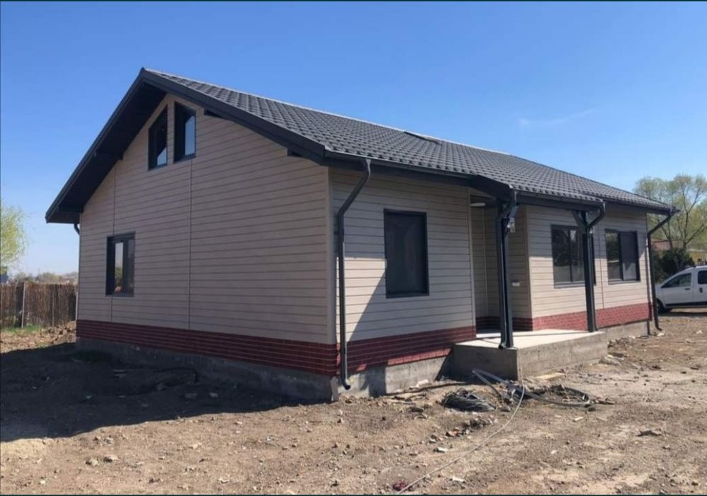 Vand casa 9x12 m din panouri sandwich izolata