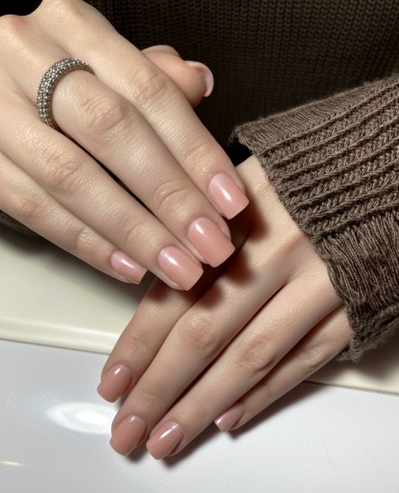 Маникюр, педикюр.