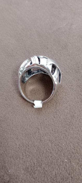Vând inel de argint