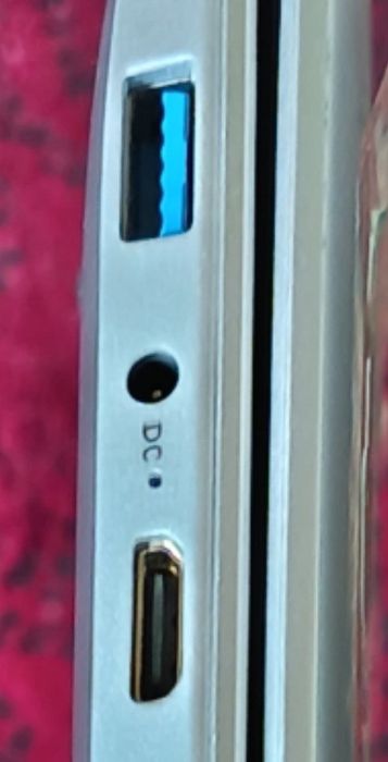 Ноутбук сотилади