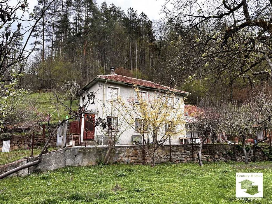 180057 Двуетажна къща в с. Станчов хан, на 12 км. от град Трявна