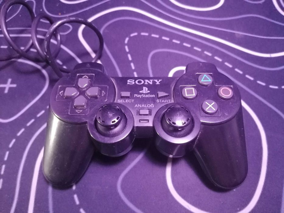 Продам playstation 2 с 8 играми вместе