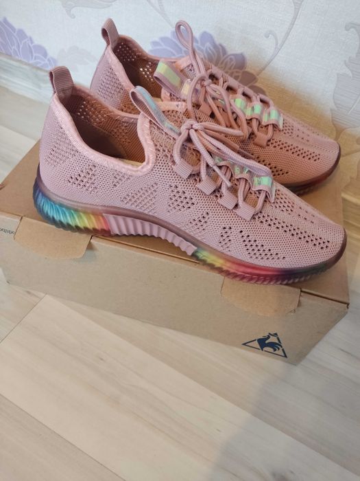 Vând pantofi și sandale dama