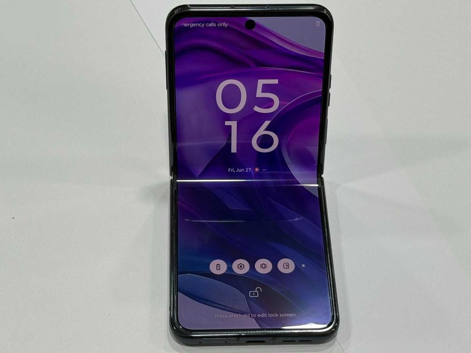 Motorola Razr 50 Ultra – 512GB