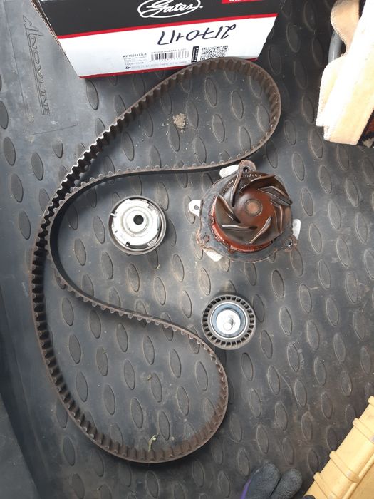 Продам грм с роликами, помпу на приору