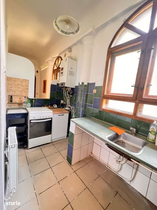 Apartament spațios la curte comună – zonă centrală, Oradea