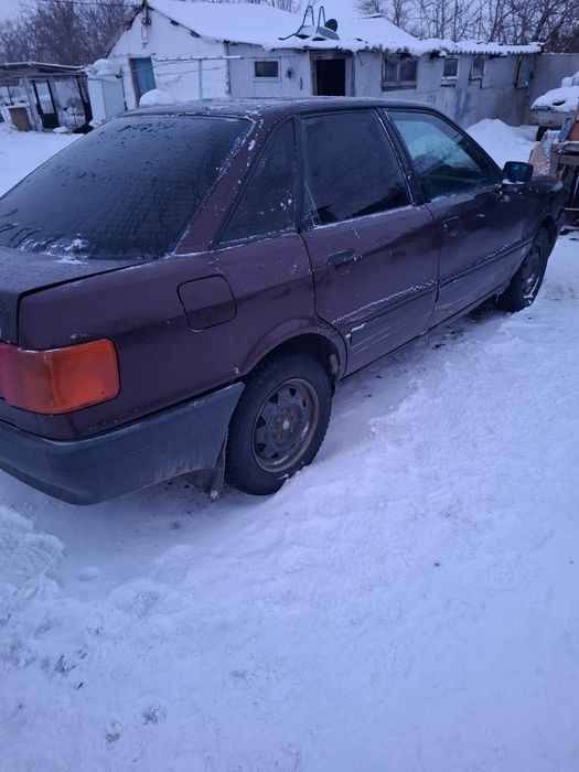 Продам Ауди 80 в хорошем  состаяние