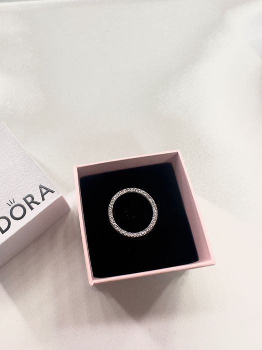 Сребърен пръстен Pandora с камъни