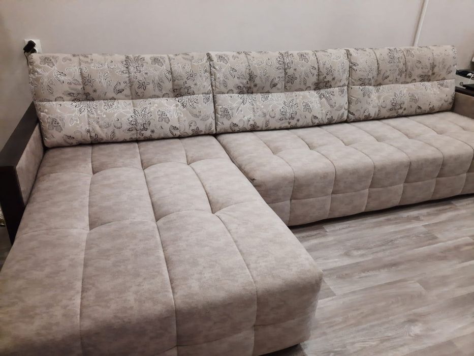 Продам диван длинна 3.2