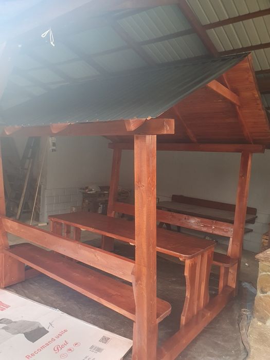 Balansoare și foișoare