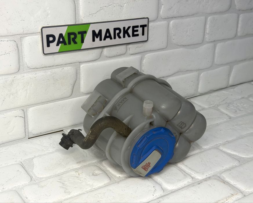 Казанче антифриз AUDI A4 A5 8W1121405E 8W1121403A