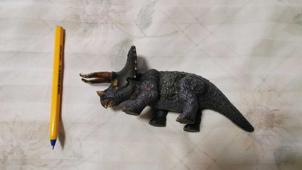 от филма  "Динозавър" фигурки от Макдоналдс