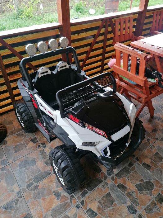 Vând mașinuță electrica xxl 4×4