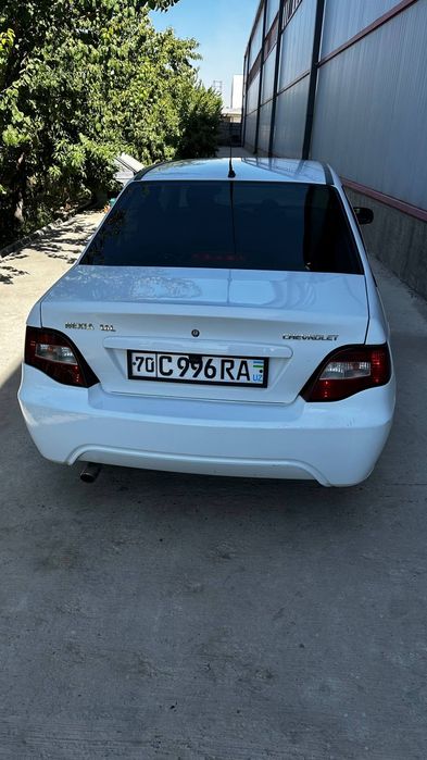Nexia 2.   1.6l sotiladi yaxshi xolatda