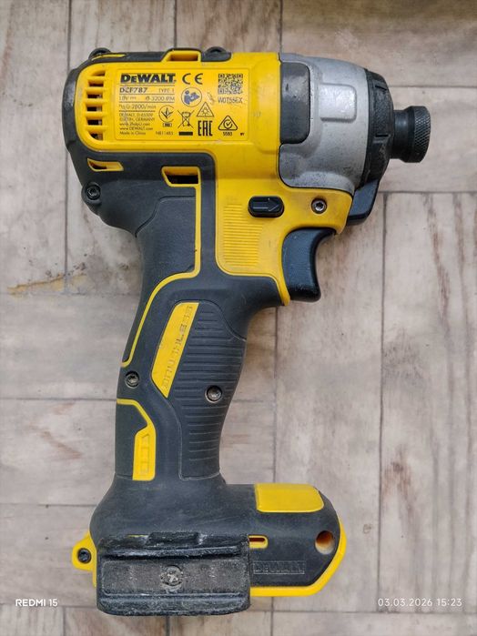 Продавам DeWalt dcf 787