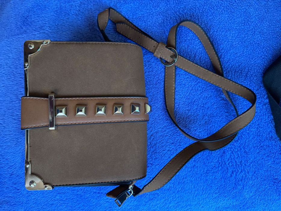 Adidas спортна чанта през рамо/ малка велурена чанта в кафяв цвят