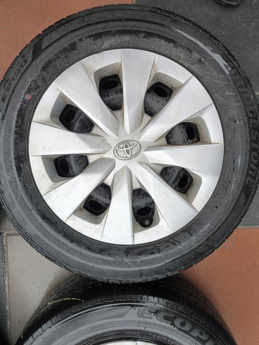 Vând jante 15 și 16 originale Toyota