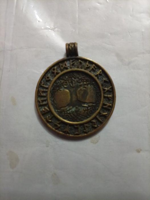 Антиквар медал жуда эски