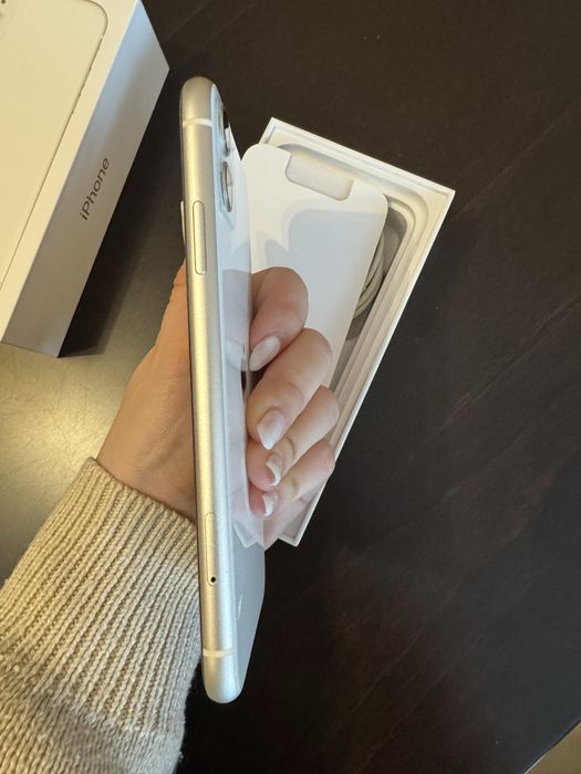 iPhone 11 в ОТЛИЧНО състояние