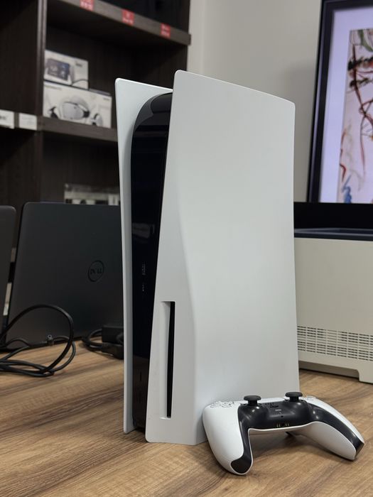 PlayStation 5 + подписка EA Play на 1 год