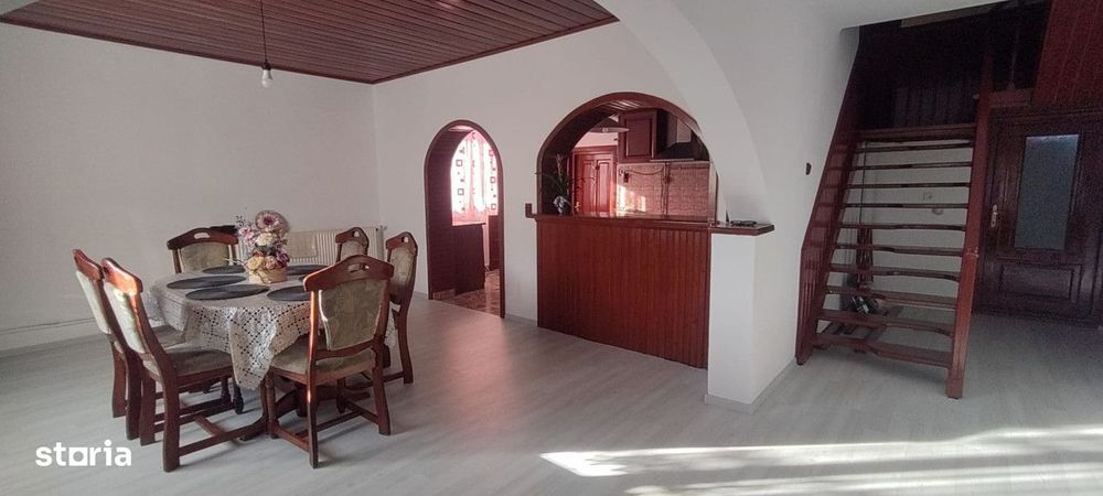 Casa de vanzare 5 camere P+M, Salard