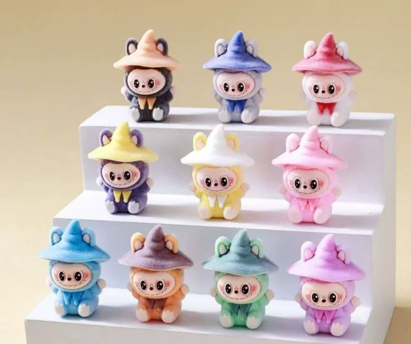 Продаются светящиеся в темноте куклы Лабубу