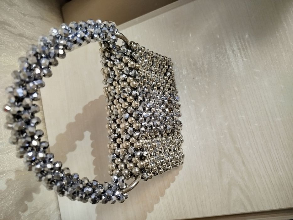 Сумочка из бусин очень блестит